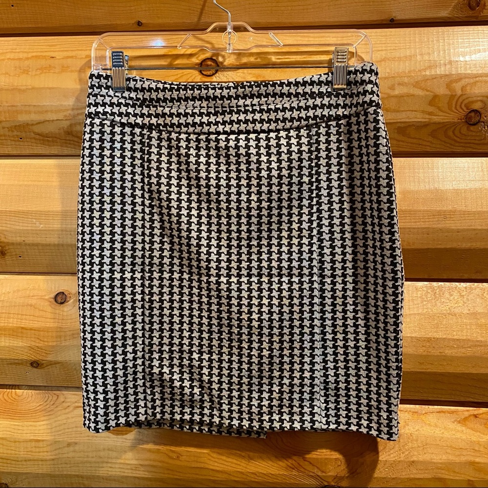 Savion houndstooth skirt. Size 6
